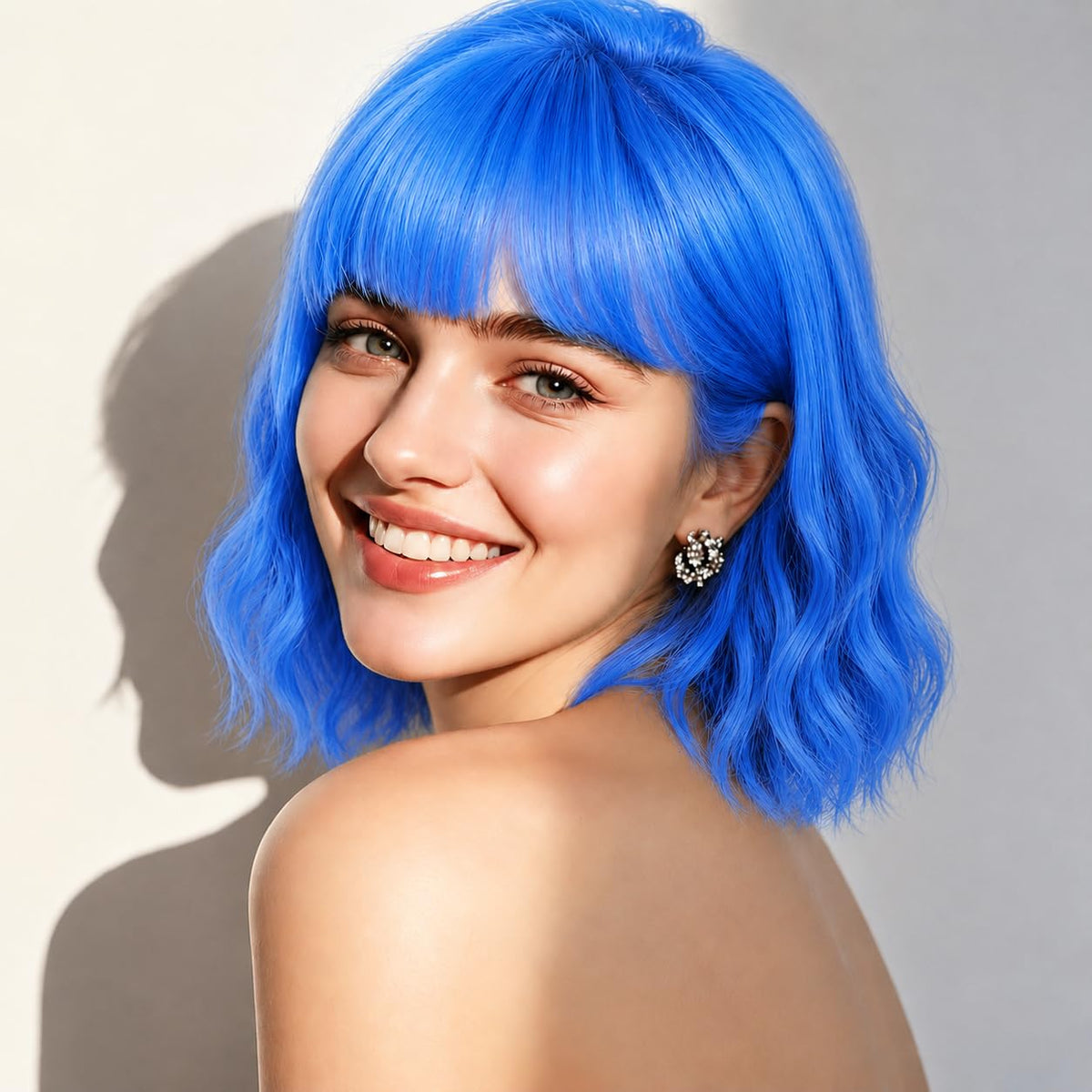 NOSTALGIA Wigs for Women, Short Wavy Bob Wig with Bangs, Trimmable Bangs, Shoulder Length, Black To Brown Heat Resistant Synthetic Wig for Daily Party Use, 14 Inch