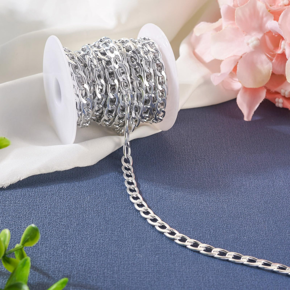 Beadthoven 16.4ft Aluminum Curb Chains, Silver Color Chains for Jewelry Making 5mm Wide Metal Craft Chain Link Spool Twisted Links Oval Curb Chains Unwelded for Clothes Necklace Bracelet DIY Findings