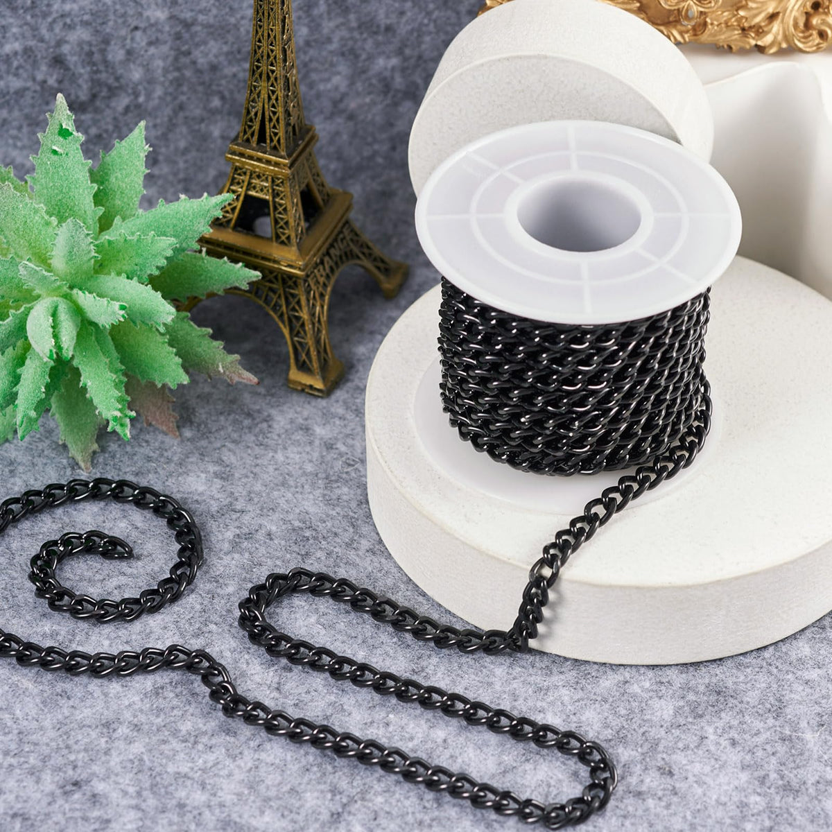 Beadthoven 16.4ft Aluminum Curb Chains, Silver Color Chains for Jewelry Making 5mm Wide Metal Craft Chain Link Spool Twisted Links Oval Curb Chains Unwelded for Clothes Necklace Bracelet DIY Findings