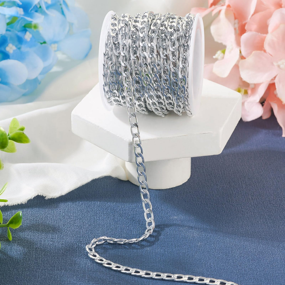 Beadthoven 16.4ft Aluminum Curb Chains, Silver Color Chains for Jewelry Making 5mm Wide Metal Craft Chain Link Spool Twisted Links Oval Curb Chains Unwelded for Clothes Necklace Bracelet DIY Findings